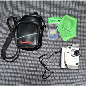 FUJIFILM FinePix 4700z Digital Camera / Retro Digital camera / Vintage Digital c